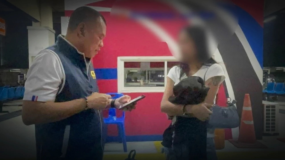 เฉียด 3 ล้าน โดนโกงหลอกโอนเงินลงทุนเปิดร้านออนไลน์ บุกจับสาวแสบ