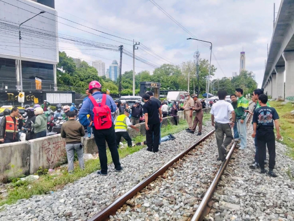 ด่วน! รถไฟเฉี่ยวชนคนเจ็บสาหัส ย่านมักกะสัน กู้ชีพเร่งช่วยเหลือ