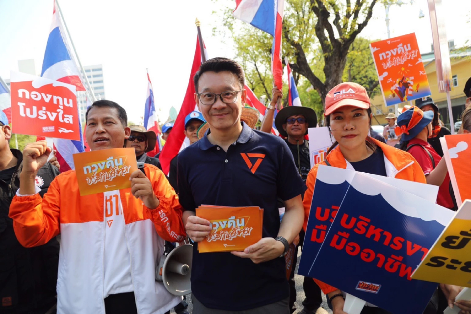 'วีระยุทธ' นำทัพเดินขบวนไปรัฐสภา วันแรงงาน ดันปฏิรูปประกันสังคม