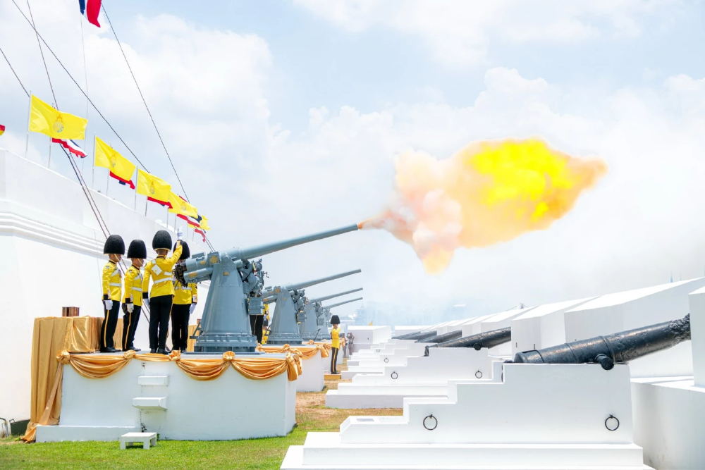 ยิงสลุตหลวงเฉลิมพระเกียรติ สมเด็จพระเจ้าอยู่หัว เนื่องในฉัตรมงคล 2569
