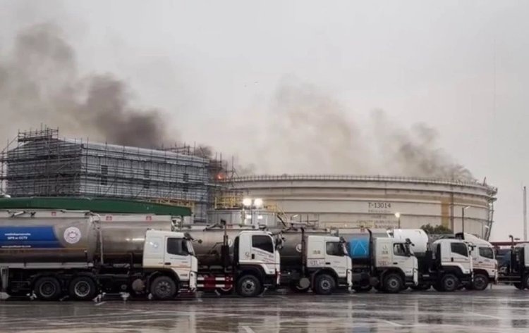ฟ้าผ่าโรงกลั่นน้ำมันชลบุรี ไฟไหม้ถัง Crude Oil คุมสถานการณ์ได้แล้ว