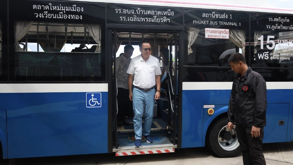 ‘อนุทิน’ นั่ง EV Smart Busภูเก็ต รณรงค์คาร์พูล ลดใช้พลังงาน แก้รถติด