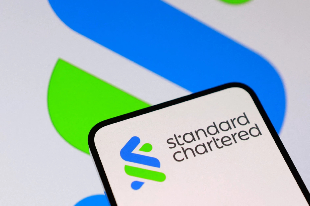 แบงก์ใหญ่ Standard Chartered ลดพนักงานกว่า 7,000 ตำแหน่ง ใช้ AI แทน
