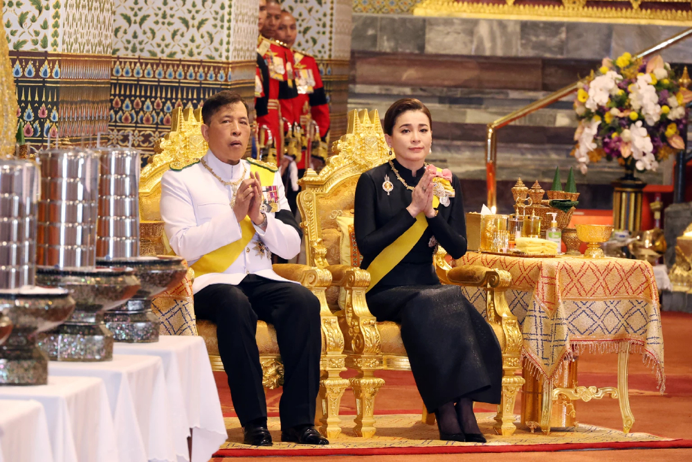 ในหลวง-พระราชินี เสด็จฯ ไปในการพระราชพิธีฉัตรมงคล พุทธศักราช 2569