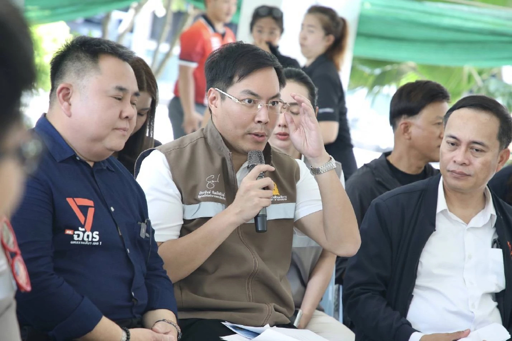 'รมช.ศธ.' ควง สส.ปชน. ตรวจอาคาร 'รร.ทรุด' ย้ำเร่งแก้ปัญหาทันที