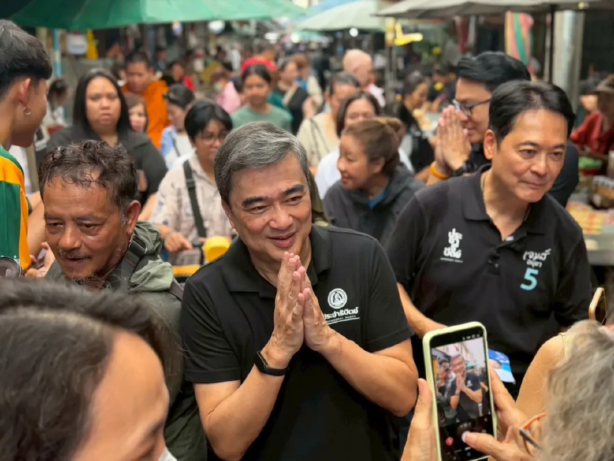 'มาร์ค' รับ 'ชัชชาติ' ได้เปรียบหลังโพลนำโด่ง เชื่อ ปชป.เปลี่ยนได้