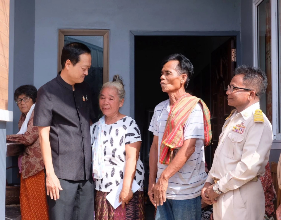 รุดให้กำลังใจครอบครัวผู้เสียชีวิต เหตุรถไฟชนรถเมล์ ดับ 8