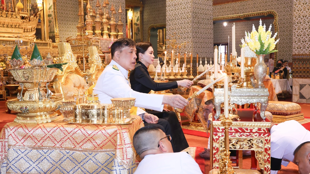 ในหลวง-พระราชินี เสด็จฯ บำเพ็ญพระราชกุศลทักษิณานุปทาน ในการพระราชพิธีฉัตรมงคล 2569