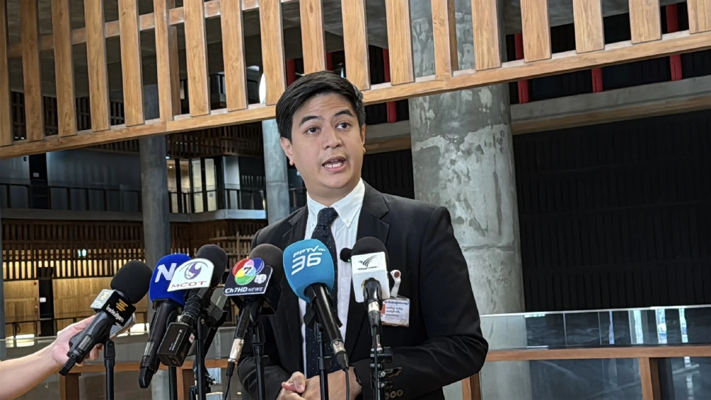 'พริษฐ์' ปลุกจับตา 'แลนด์บริดจ์' ส่อไม่โปร่งใส เร่งรัดดำเนินการ