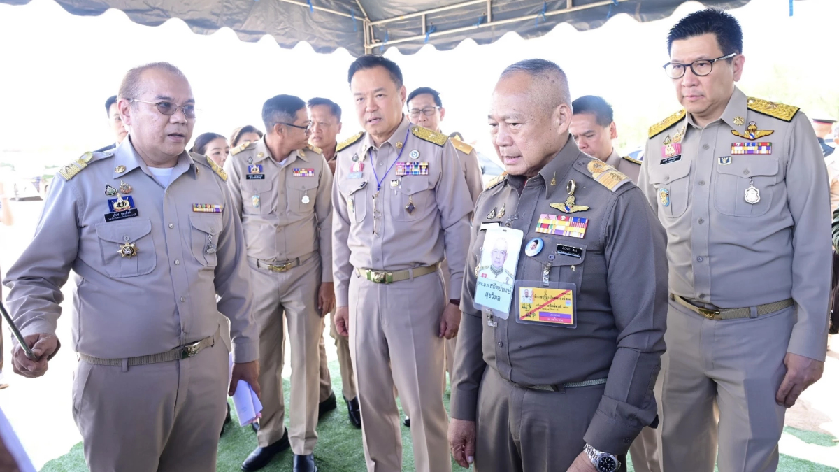 ‘พล.อ.อ.สถิตย์พงษ์’ พร้อม อนุทิน-3รมต. ลงพื้นที่เพชรบุรี ติดตามโครงการพัฒนา
