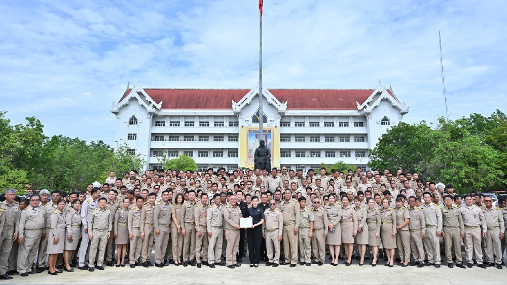 500 กำนัน-ผู้ใหญ่บ้าน ร้องผู้ว่าฯนครปฐม ลั่นปกป้องศักดิ์ศรี