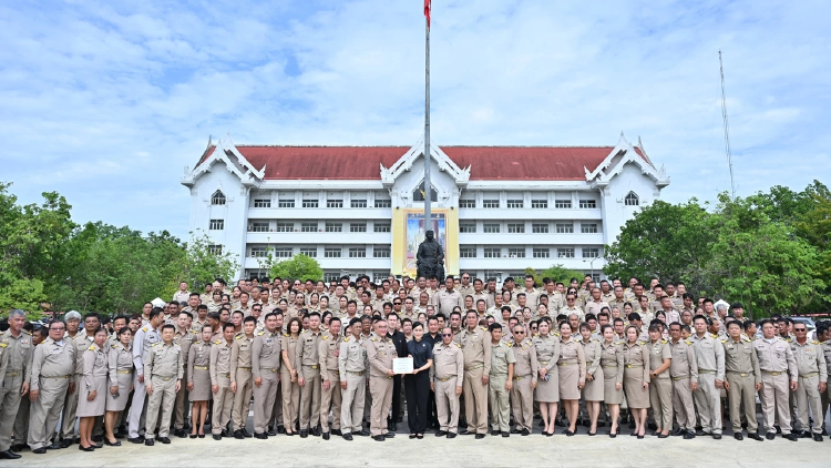 500 กำนัน-ผู้ใหญ่บ้าน ร้องผู้ว่าฯนครปฐม ลั่นปกป้องศักดิ์ศรี