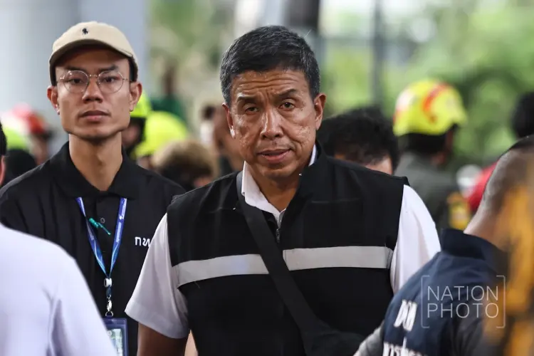 'ชัชชาติ' รุดตรวจเหตุรถไฟชนรถเมล์ เร่งเคลียร์พื้นที่