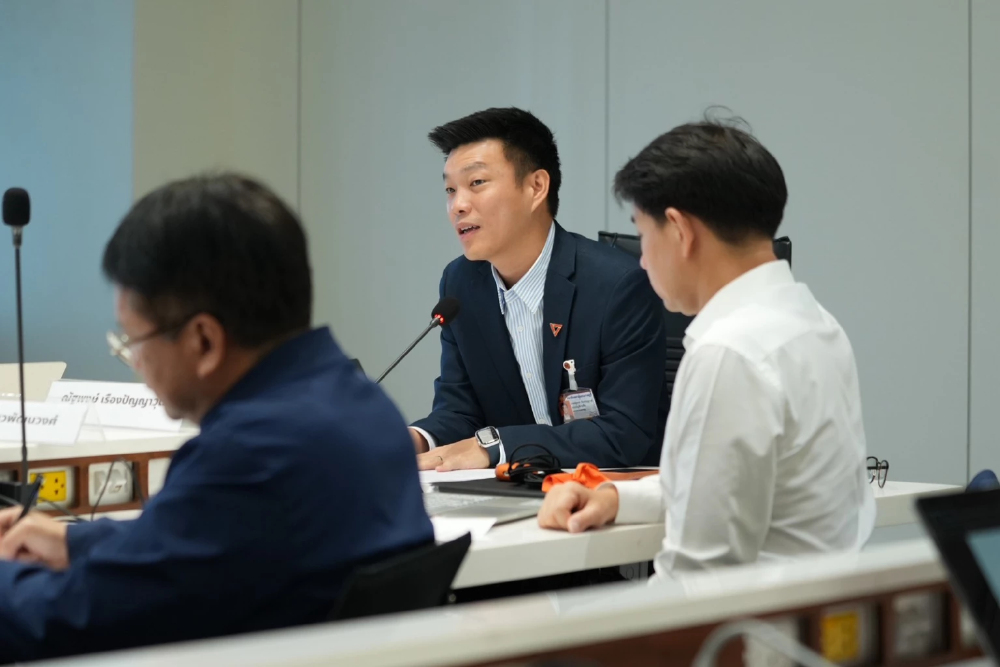 'เท้ง' ซัดรัฐบาลอย่าปฏิเสธประชามติแก้ รธน. - ยินดี 'ทักษิณ' ออกคุก