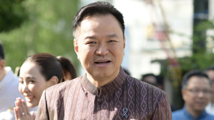 ‘อนุทิน’ ลั่น กัมพูชา ต้องยอมก่อน บอกคนไทยในปารีส เลือก‘นายกฯ’ถูกคนแล้ว