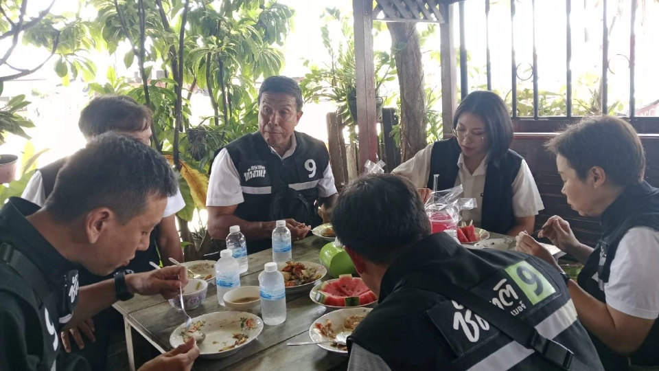 เคลียร์จบ ‘ชัชชาติ’ โผล่กินมื้อเที่ยง หลานจิรายุ หลังเปิดศึกขุดทุจริต กทม.