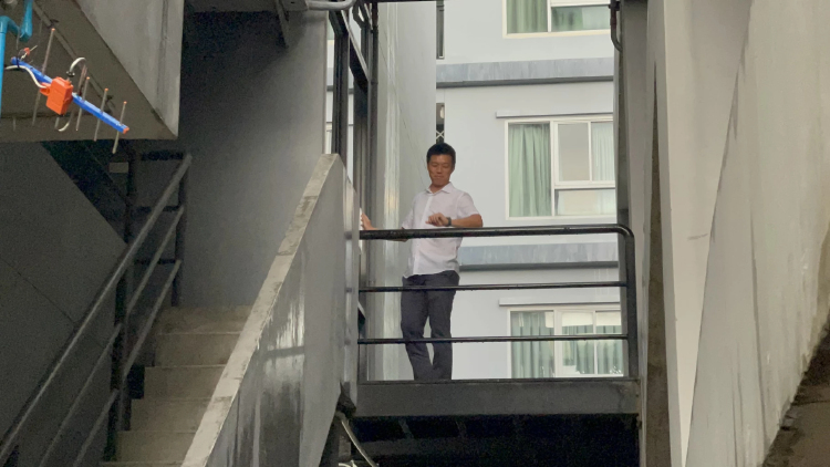 'เท้ง' ฝ่าฝนเข้าพรรค มอนิเตอร์ผลเลือกตั้ง กทม.-พัทยา แถลง 19.00 น.