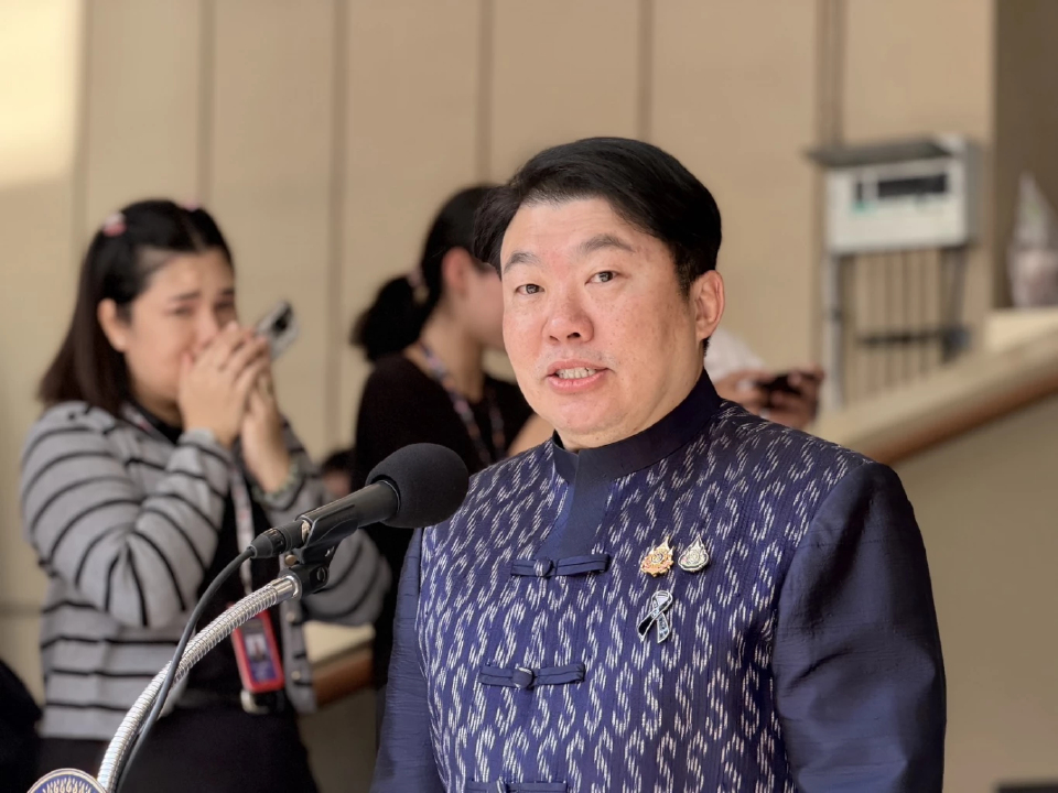 'สิริพงศ์' เผย ครม.ยังไม่พิจารณา โอนสิทธิ์รถไฟฟ้า อยู่ภายใต้ รฟม.