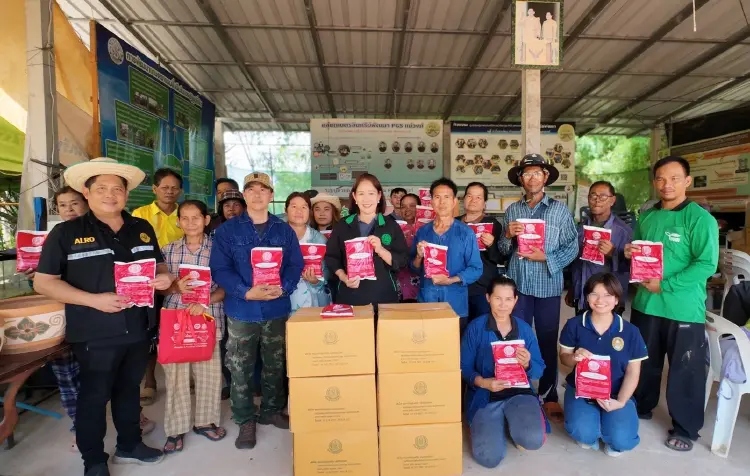 เกษตร ขยายผลใช้ 'จุลินทรีย์' ย่อยสลาย 'ตอซัง-ฟางข้าว' ลดเผา ลดฝุ่น