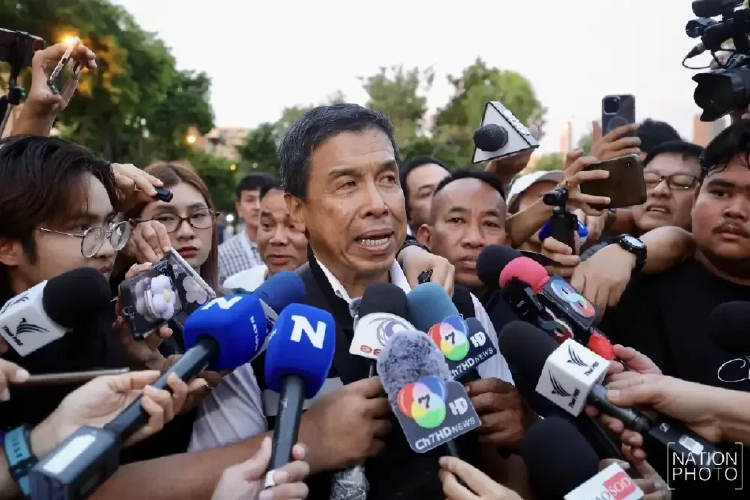 'จิรายุ-คริส' ลุยยื่น ป.ป.ช.ฟัน 'ชัชชาติ' ปมตั้ง ผอ.-ผู้ตรวจ 17 คน