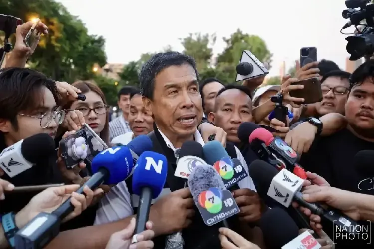 'จิรายุ-คริส' ลุยยื่น ป.ป.ช.ฟัน 'ชัชชาติ' ปมตั้ง ผอ.-ผู้ตรวจ 17 คน