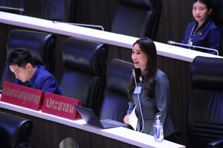 'ศิริกัญญา' ซัดรัฐบาลงบปี 70 ไร้โครงการใหม่ ใส่แค่ 'พลัส' ต่อท้าย