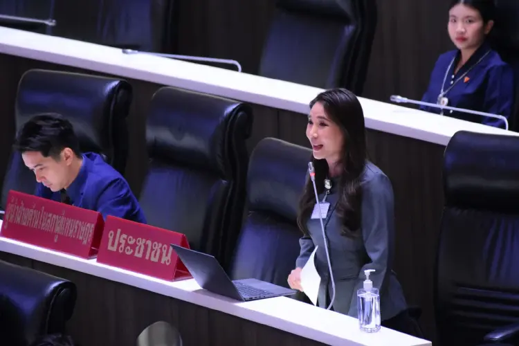 'ศิริกัญญา' ซัดรัฐบาลงบปี 70 ไร้โครงการใหม่ ใส่แค่ 'พลัส' ต่อท้าย