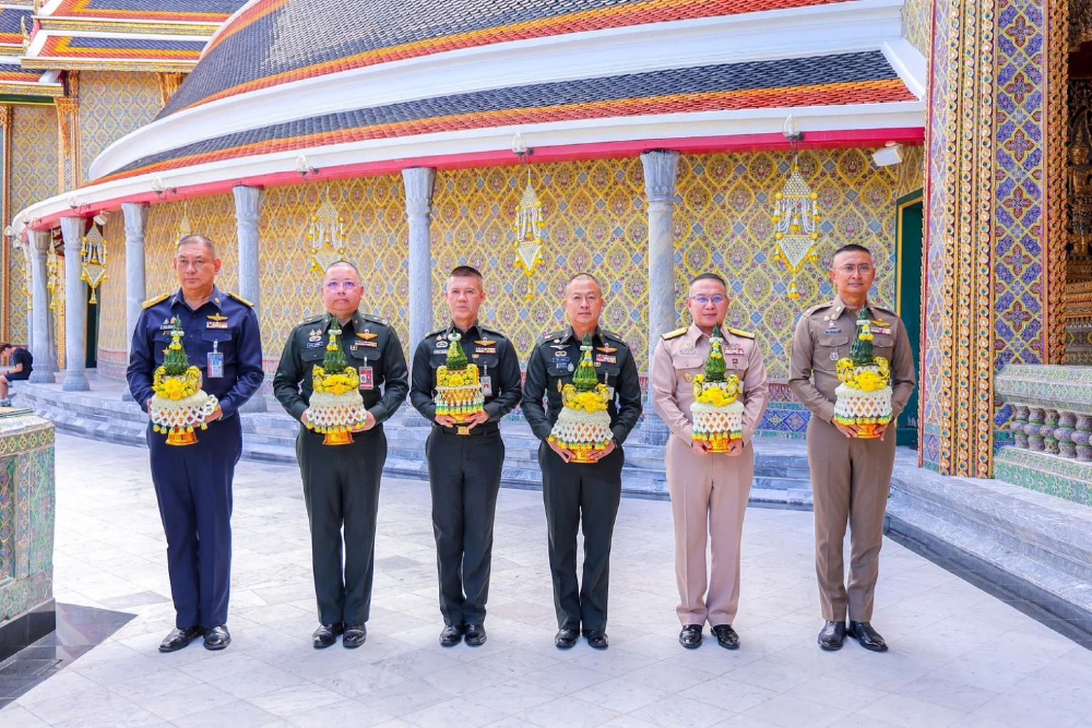 ทหารถวายสักการะ 'สมเด็จพระสังฆราช' โอกาสวันคล้ายวันประสูติ