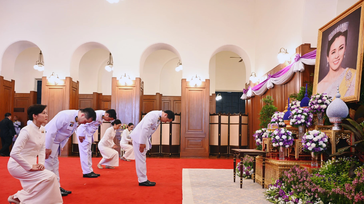 ถวายพระพรชัยมงคล เนื่องในโอกาสพระราชพิธีมหามงคลเฉลิมพระชนมพรรษา ๔ รอบ สมเด็จพระราชินี