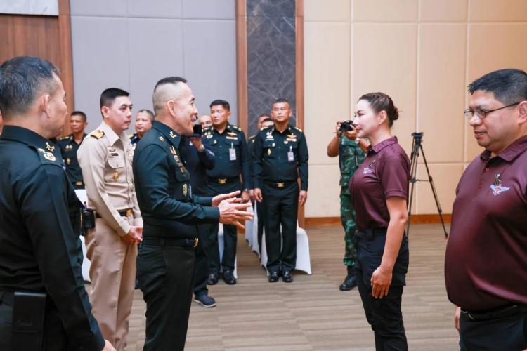 'บุ๋ม ปนัดดา' รวม 26 กำลังพลสำรอง ตบเท้ารายงานตัว ฝึกทบทวนภารกิจฉุกเฉิน