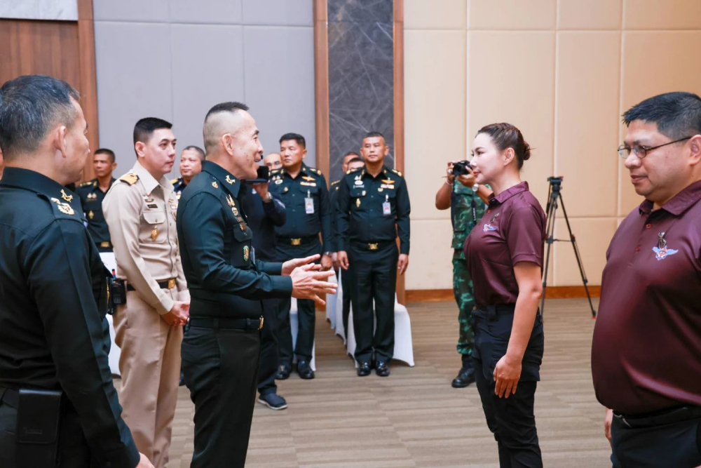 'บุ๋ม ปนัดดา' รวม 26 กำลังพลสำรอง ตบเท้ารายงานตัว ฝึกทบทวนภารกิจฉุกเฉิน