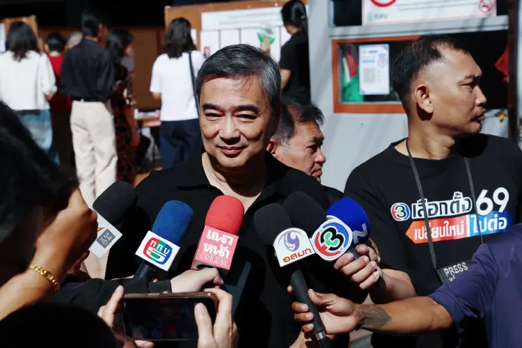 ปชป.จัด '12 ขุนพล' ชำแหละงบฯปี 70 ขยี้รัฐบาล อ้าง'AI-เทคโนโลยี'