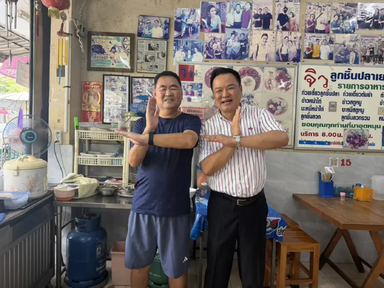 ‘อนุทิน’ เดินตลาดศรีย่าน เช็กกระแส ‘ไทยช่วยไทย พลัส’ หวังกระตุ้นเศรษฐกิจ