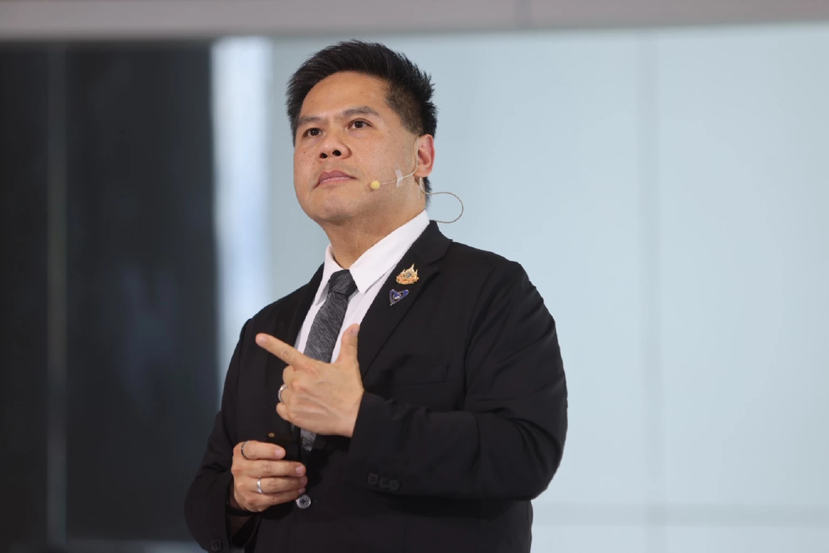 'วราวุธ' เตือนโลกเข้าสู่ยุค Poly Crisis จี้ธุรกิจปรับตัว 3 เฟสก่อนสายเกินไป