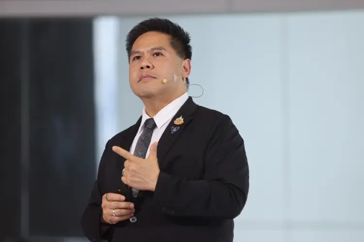 'วราวุธ' เตือนโลกเข้าสู่ยุค Poly Crisis จี้ธุรกิจปรับตัว 3 เฟสก่อนสายเกินไป