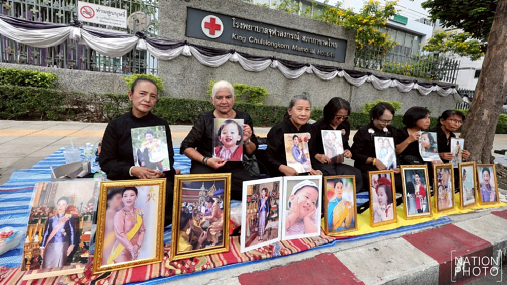 พสกนิกรหลั่งไหล รพ.จุฬาฯ รอส่งเสด็จเคลื่อนพระศพ “เจ้าฟ้าพัชรกิติยาภาฯ” สู่พระบรมมหาราชวัง