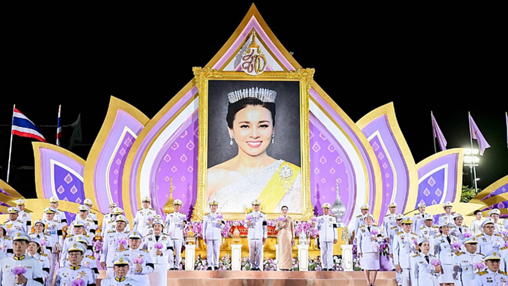 นายกฯ นำจุดเทียนถวายพระพรชัยมงคล สมเด็จพระนางเจ้าฯ พระบรมราชินี เฉลิมพระชนมพรรษา 4 รอบ