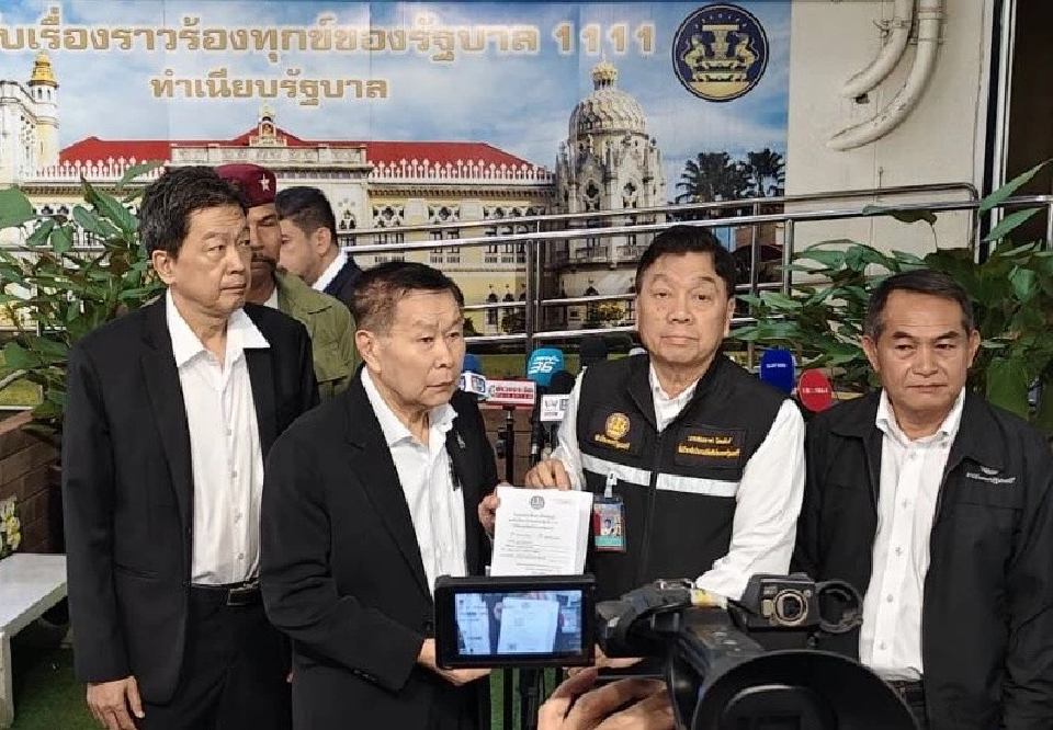 'เสรีพิศุทธ์' บุกทำเนียบฯ จี้ 'นายกฯ' เพิกถอนโฉนดเขากระโดง 5 พันไร่