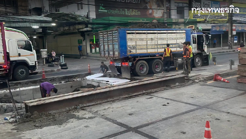 เลี่ยงรถติดด่วน ซ่อมถนนสุขุมวิท แยกแบริ่ง เดินรถได้ช่องเดียว