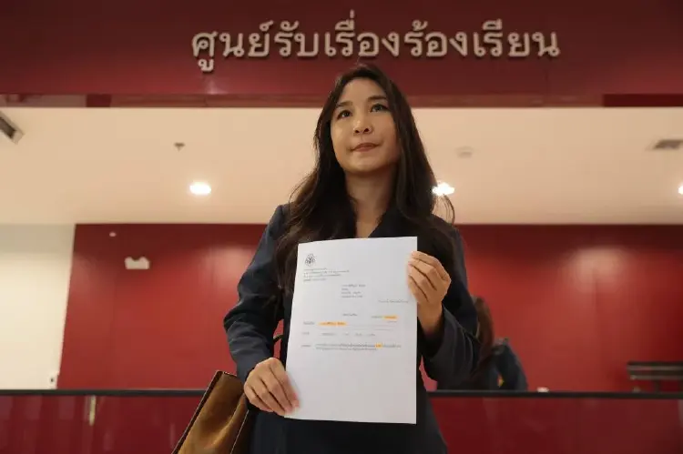 ปชน.ยื่นผู้ตรวจฯ สอบรัฐบาล ปมนำเงินกู้ 1.8 หมื่นล้านโปะบัตรคนจน
