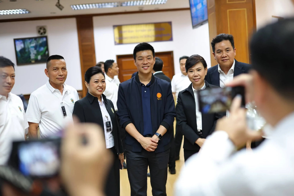 สลัดภาพปฏิปักษ์? หลักสูตรคอนเนกชัน ‘เท้ง’ ปักธงความคิด วปอ.68