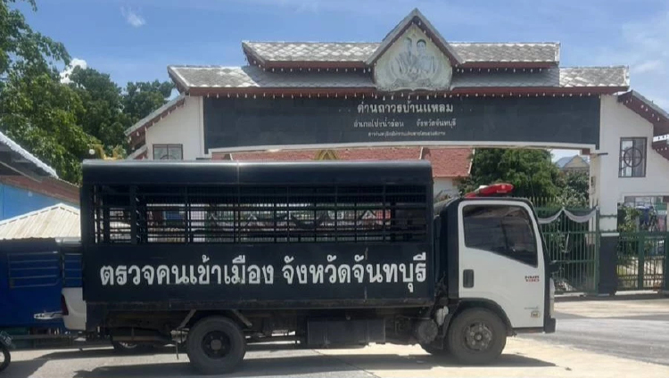ทร. ส่งกลับ 47 ผู้ต้องโทษกัมพูชา ผ่านด่านถาวรบ้านแหลม ยัน ไม่ใช่เปิดด่าน