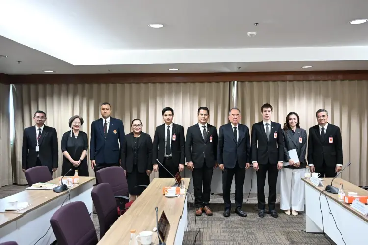 '2กมธ.รัฐสภา' หารือ ศาลรธน. 'นรเศรษฐ์' บอกให้มีคูหา เลือก สสร. ได้