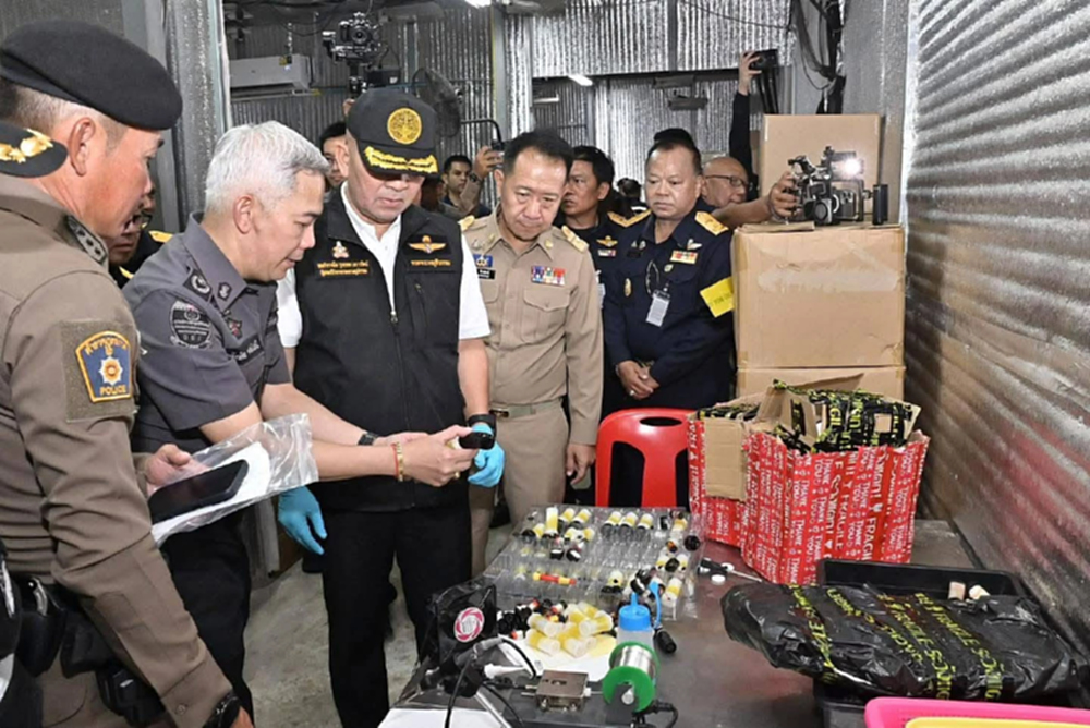 เบื้องหลัง ทลายโรงงานผลิตบุหรี่ไฟฟ้า ส่งขายทั่วประเทศ จับยึดของกลาง