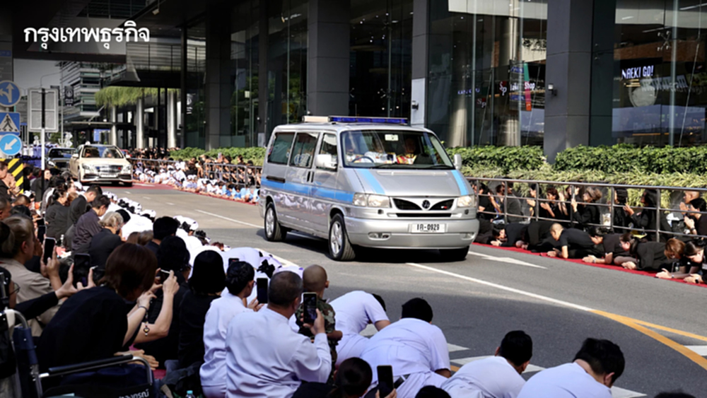เคลื่อนพระศพ “เจ้าฟ้าพัชรกิติยาภาฯ” สู่พระบรมมหาราชวัง ท่ามกลางความอาลัยของพสกนิกร