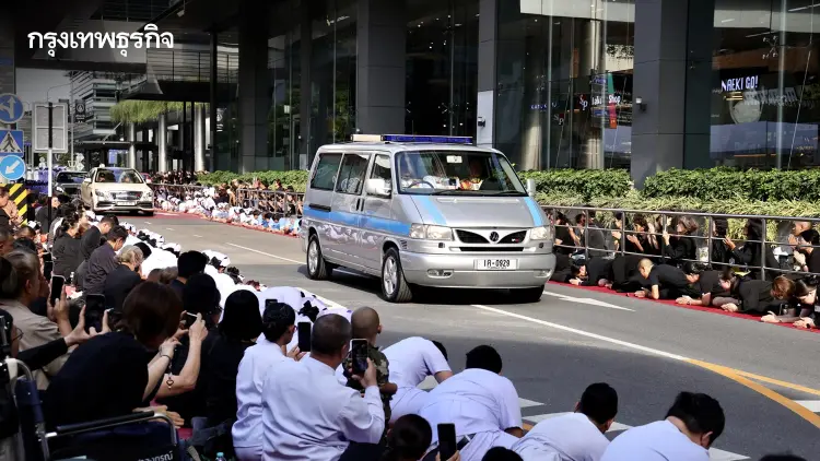 เคลื่อนพระศพ “เจ้าฟ้าพัชรกิติยาภาฯ” สู่พระบรมมหาราชวัง ท่ามกลางความอาลัยของพสกนิกร
