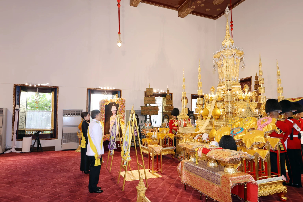 ในหลวง-พระราชินี เสด็จฯ ทรงบำเพ็ญพระราชกุศลสัตตมวาร (7 วัน) พระราชทานพระศพฯ