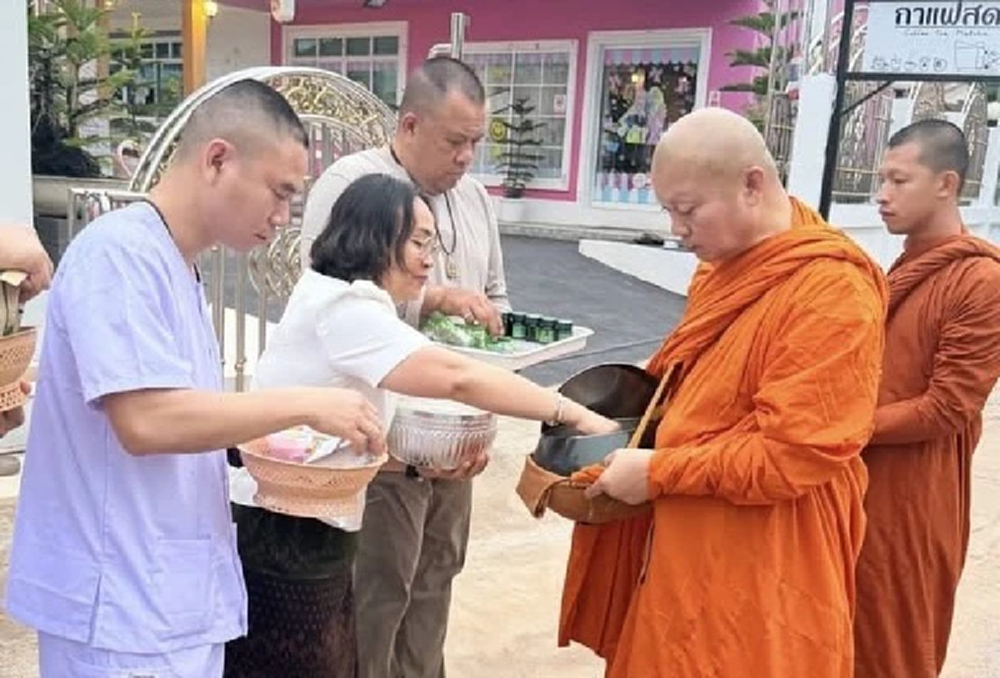 'อดีตแม่ทัพกุ้ง' อุปสมบท ได้รับฉายา 'พระบุญสิน โชติปัญโญ'