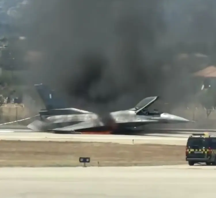 'กัมพูชา' ปล่อยคลิป F-16 ทอ.ไทยตก 'กองทัพ' สวนกลับ เฟกนิวส์