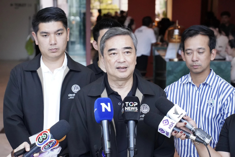 'อภิสิทธิ์' แนะ รัฐบาล เร่งผ่อนปรนสินเชื่อธุรกิจหาดใหญ่